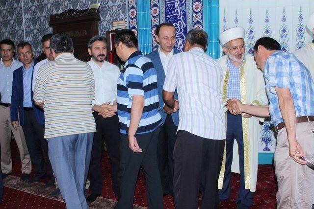 Ramazan Bayramında Camiler Dolup Taştı