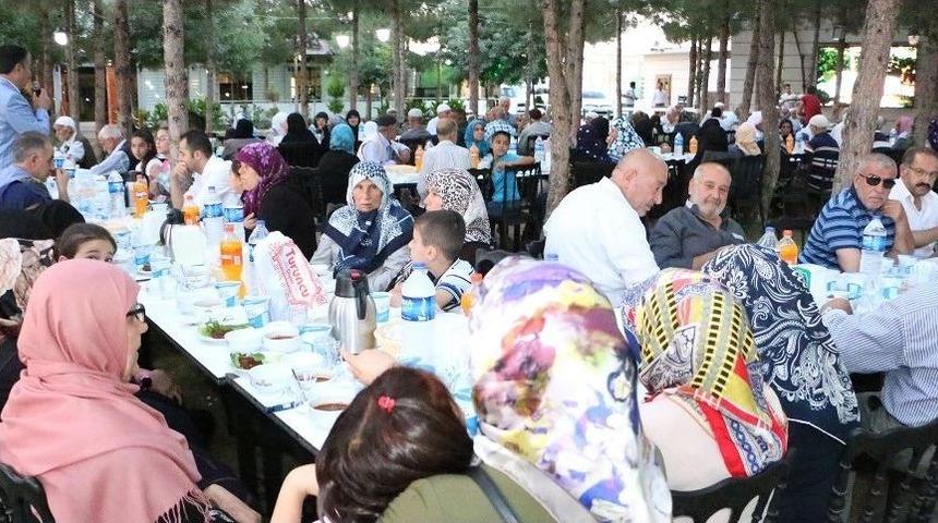 Yeşeren &Ccedil;ınarlar Son İftarda Buluştu