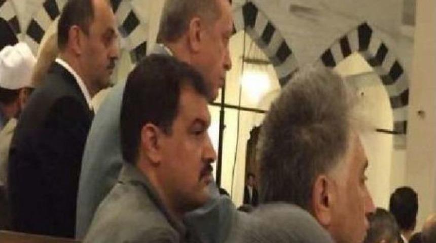 - Cumhurbaşkanı Erdoğan, Bayram Namazı I&ccedil;in Geldiği Camide Kısa S&uuml;reli Rahatsızlık Ge&ccedil;irdi