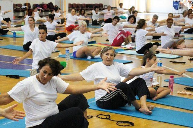 Muratpaşa’da Dünya Yoga Günü Kutlandı