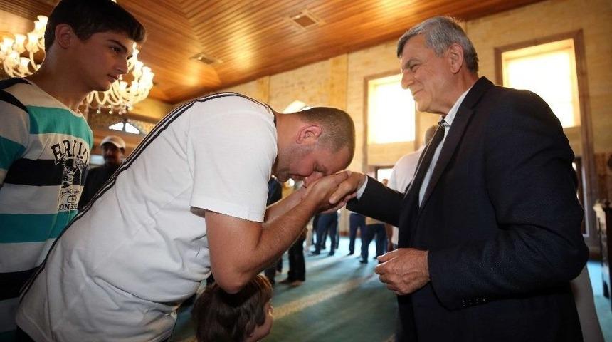 Başkan Karaosmanoğlu; &ldquo;k&uuml;&ccedil;&uuml;kler Sevilsin B&uuml;y&uuml;kler Sevinsin&rdquo;