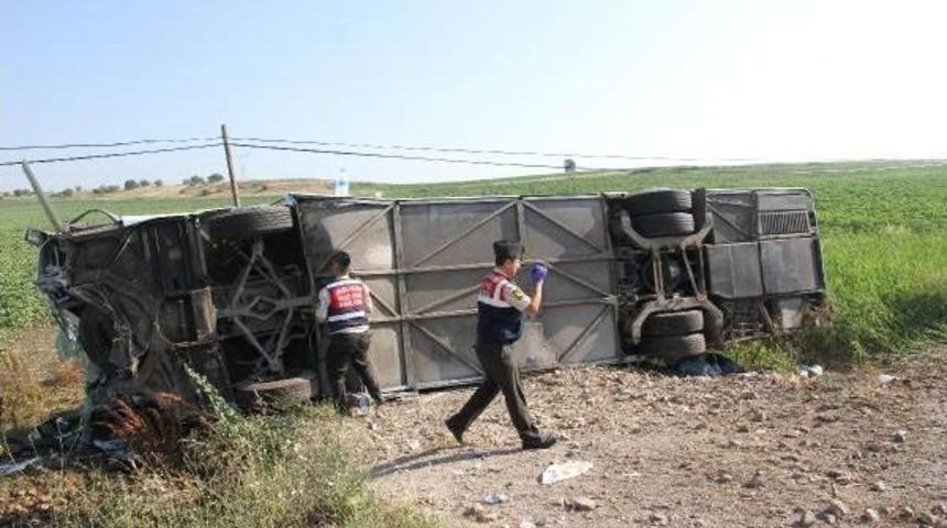 Susurluk'ta Yolcu Otob&uuml;s&uuml; Devrildi: 1 &Ouml;l&uuml;, 47 Yaralı (2)- Yeniden