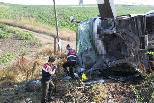 Susurluk'ta Yolcu Otobüsü Devrildi: 1 Ölü, 47 Yaralı (2)- Yeniden