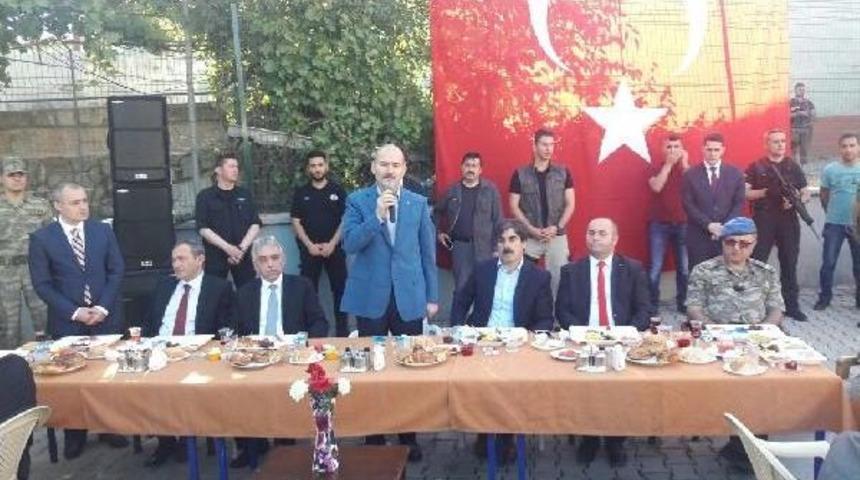 İ&ccedil;işleri Bakanı Soylu Bayram Namazını &Ccedil;ukurca'da Kıldı (2)