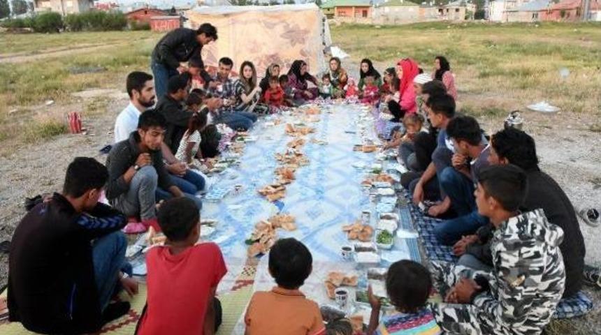 G&ouml;n&uuml;llerin 'ahbabı' Oldular