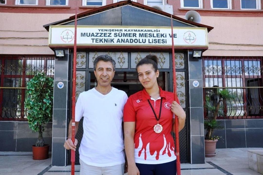 &Ouml;ğretmeninin Anlattığı Hikaye Hayatını Değiştirdi