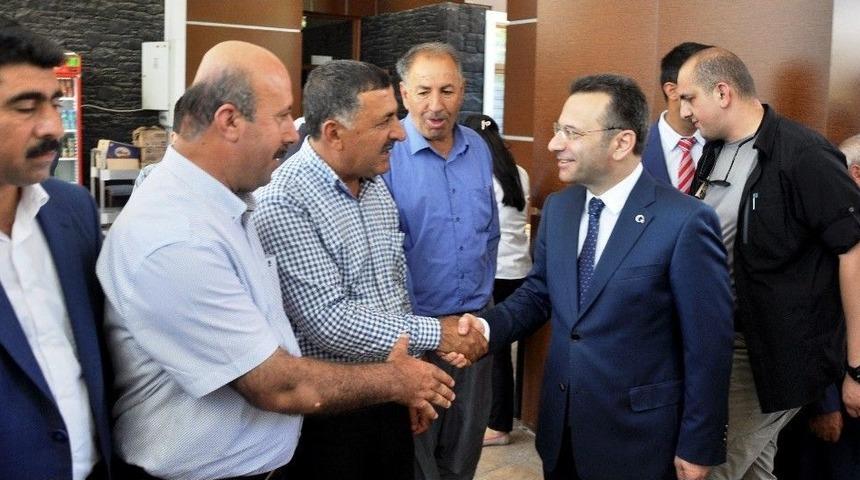 Vali Aksoy, Diyarbakır&rsquo;da Vatandaşlarla Bayramlaştı