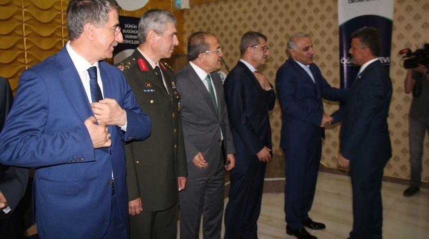 Elazığ&rsquo;da Bayramlaşma T&ouml;reni