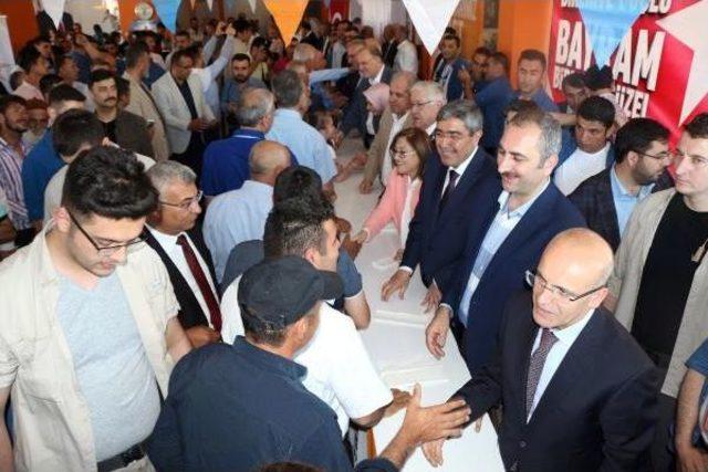 Başbakan Yardımcısı Şimşek, Ak Partililerle Bayramlaştı