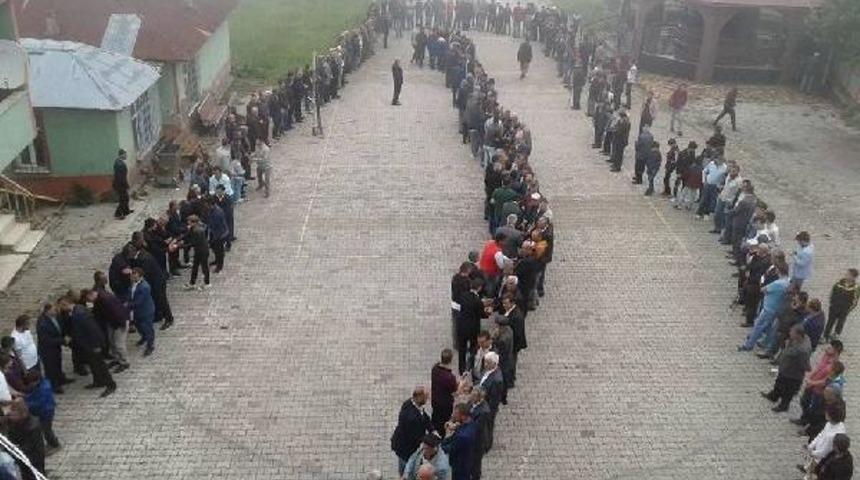 Bu Kez Cemaat Bayramlaşmadan &Ccedil;ıkmadı