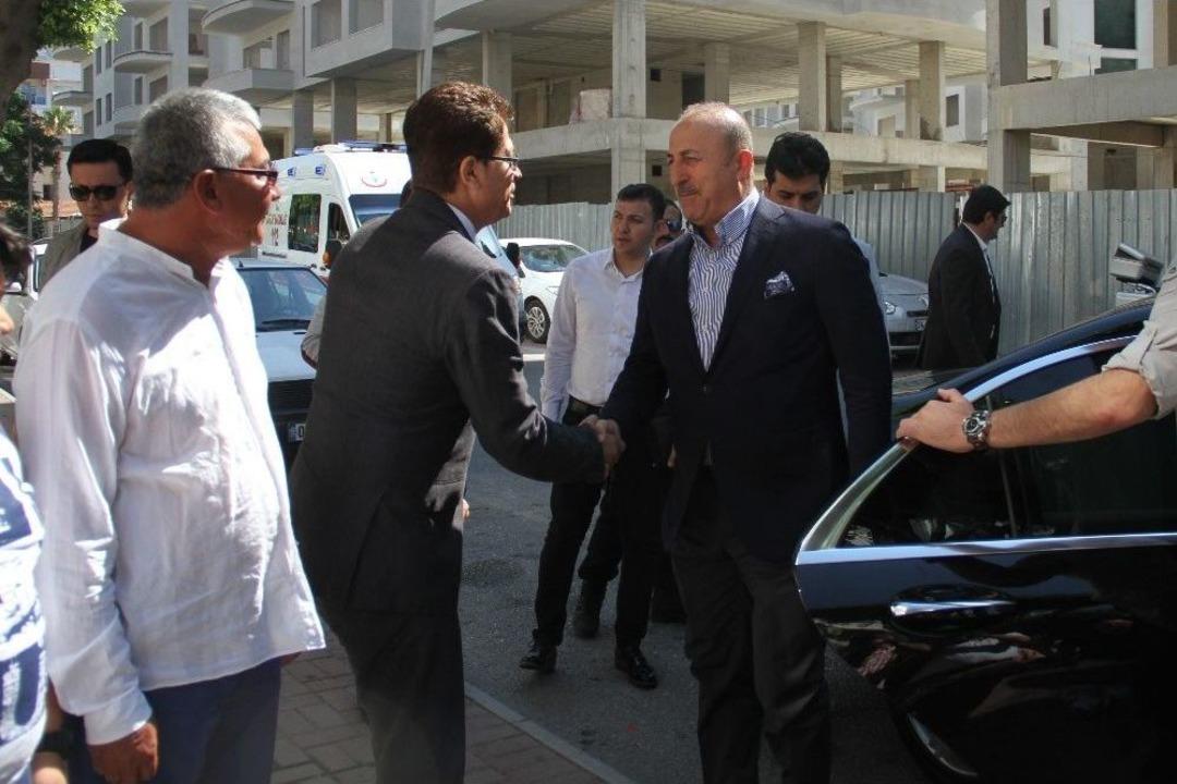 Bakan &Ccedil;avuşoğlu, Memleketi Alanya&rsquo;da Hemşehrileriyle Bayramlaştı