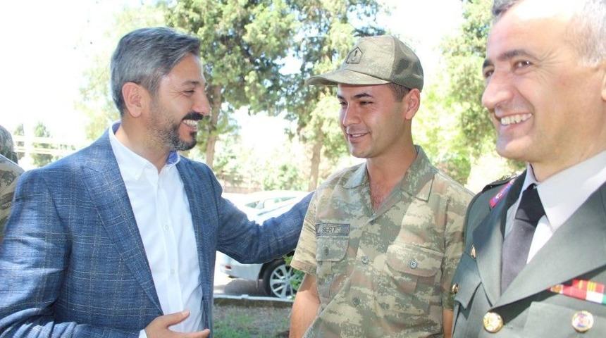 Tbmm Başkan Vekili Aydın&rsquo;ın Telefonundan Eşiyle G&ouml;r&uuml;şen Askere B&uuml;y&uuml;k S&uuml;rpriz