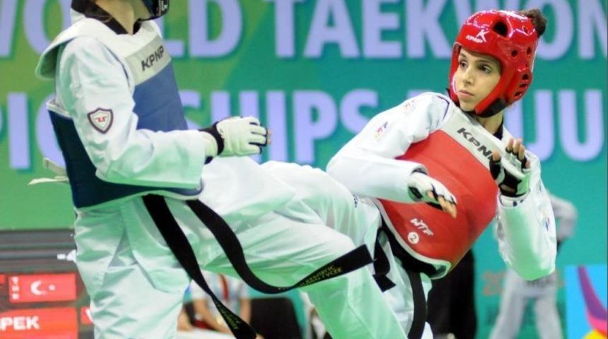 Servet Tazeg&uuml;l Ve İpek &Ccedil;idem, D&uuml;nya Tekvando Şampiyonası&rsquo;nda Madalya Alamadı