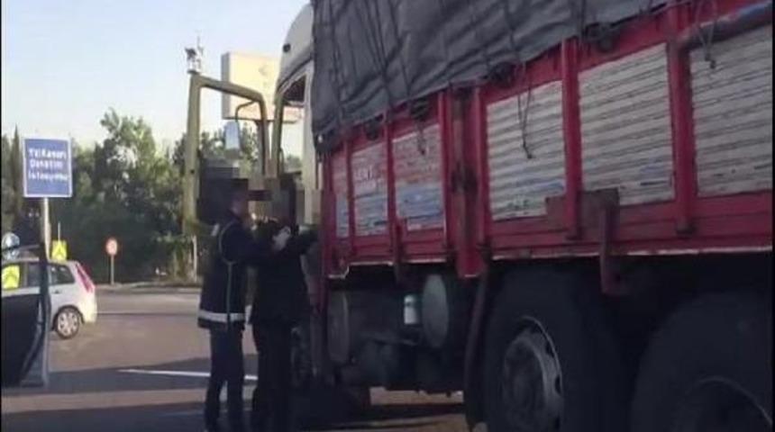 Tem'de Kamyona Ka&ccedil;ak Sigara Baskını