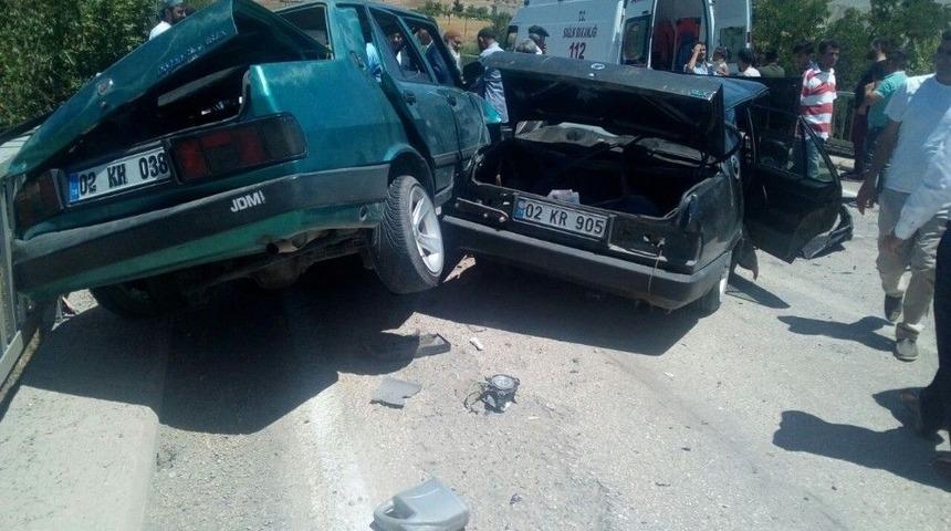 Bayramlaşma Yolunda Kaza: 9 Yaralı