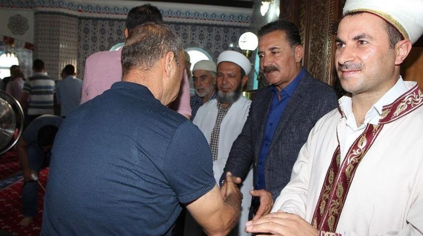 Başkan Tuna, Vatandaşlarla Bayramlaştı