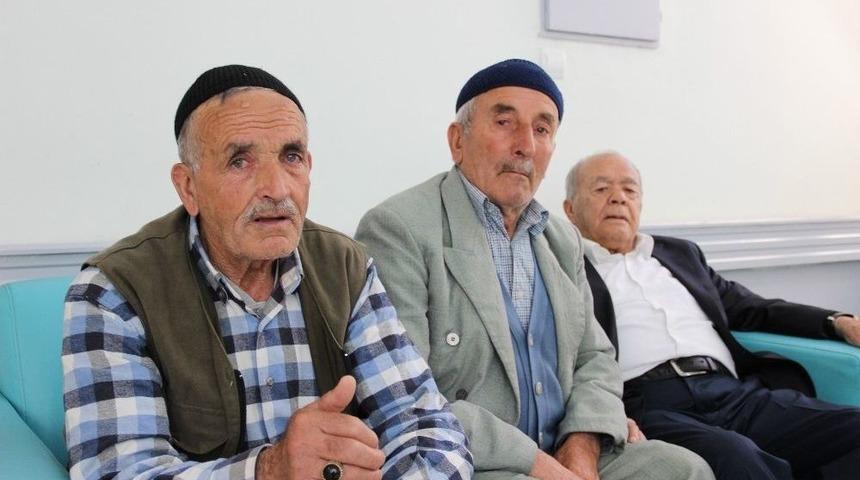 Sivas&rsquo;ta Huzurevinde H&uuml;z&uuml;nl&uuml; Bayram