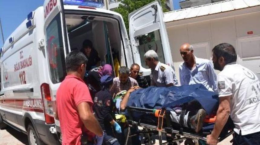 Adıyaman'da Iki Otomobil &Ccedil;arpıştı: 9 Yaralı