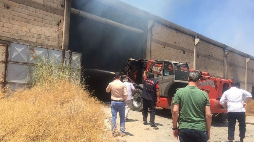 Şanlıurfa &Ccedil;ır&ccedil;ır Fabrikasında Yangın
