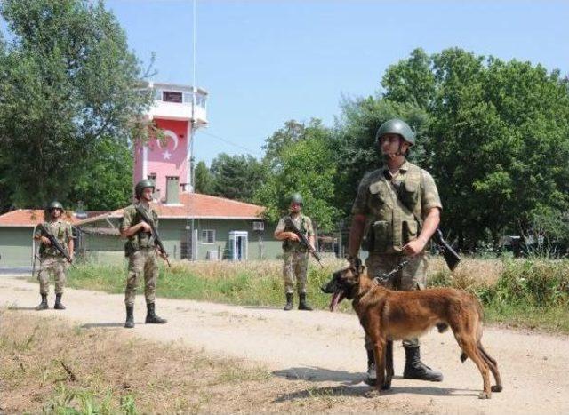 Yunanistan Sınırında Mehmetçikler Bayram Kutladı