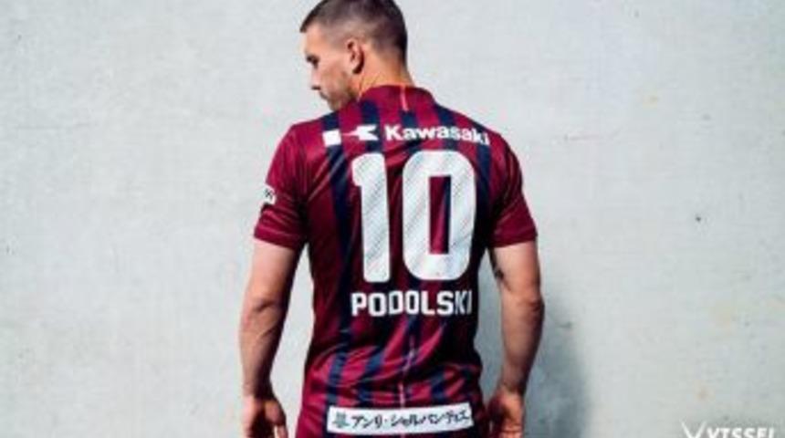 Podolski, Vissel Kobe Formasını Giydi