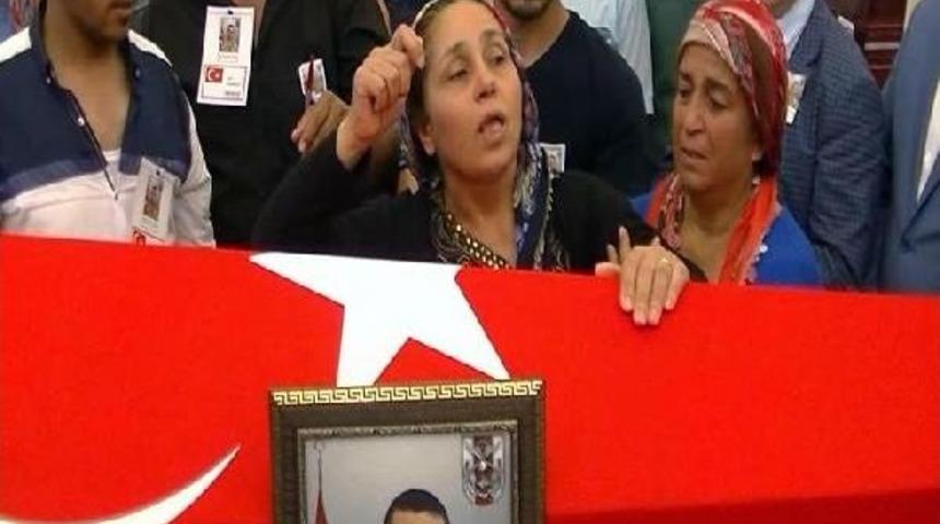 Şehit Asker Son Yolculuğuna Uğurlandı