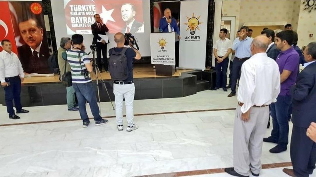 Ak Parti&rsquo;de Bayramlaşma Programı D&uuml;zenlendi