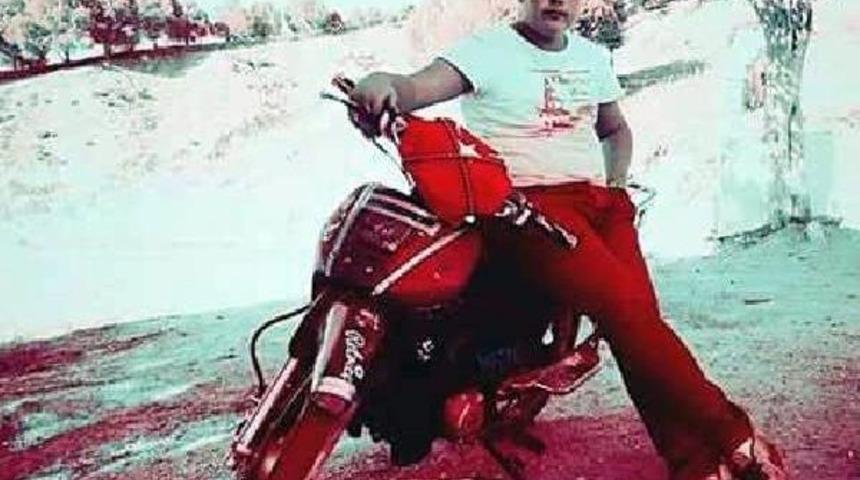 Motosiklet &Ccedil;am Ağacına &Ccedil;arptı: 1 &Ouml;l&uuml;, 1 Yaralı