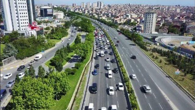 Fotoğraflar // Bağcılar-Mahmutbey Yönündeki Trafikte Bayram Yoğunluğu