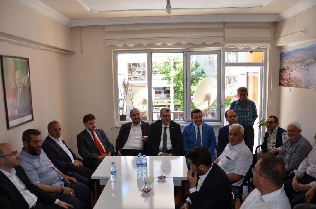 Bilecik Ak Parti Milletvekili Eldemir Boz&uuml;y&uuml;k&rsquo;te Partililerle Bayramlaştı
