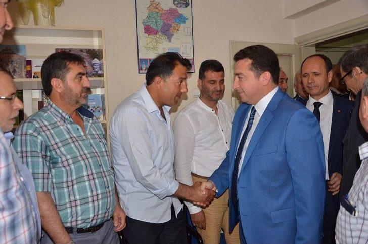 Bilecik Ak Parti Milletvekili Eldemir Bozüyük’te Partililerle Bayramlaştı G1