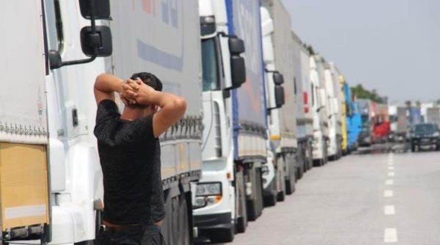 Kapıkule'de 20 Kilometre Tır Kuyruğu