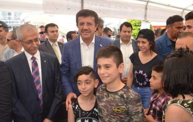 Bakan Zeybekci, Polislerin Bayramını Telsizden Kutladı