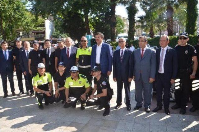 Bakan Zeybekci, Polislerin Bayramını Telsizden Kutladı