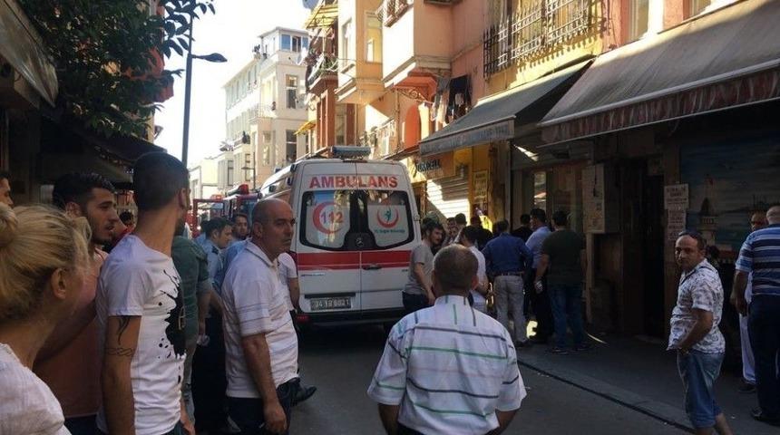 Fatih&rsquo;te Binanın Son Katı &Ccedil;&ouml;kt&uuml;: 1 &Ouml;l&uuml;