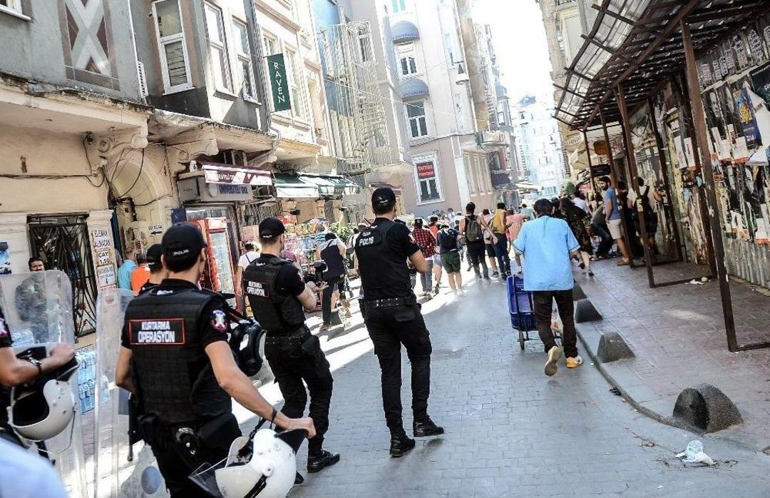 Firuzağa&rsquo;da Lgbti&rsquo;nin İzinsiz Eylemine M&uuml;dahale