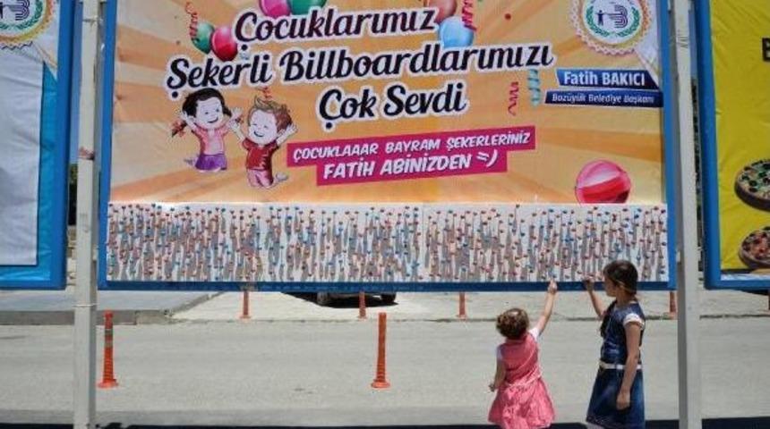 Billboardlara &Ccedil;ocuklar I&ccedil;in Bayram Şekerleri