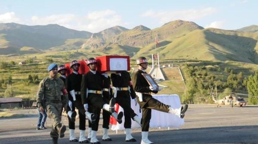 Çukurca'da Pkk'dan Taciz Ateşi: 1 Asker Şehit(2)