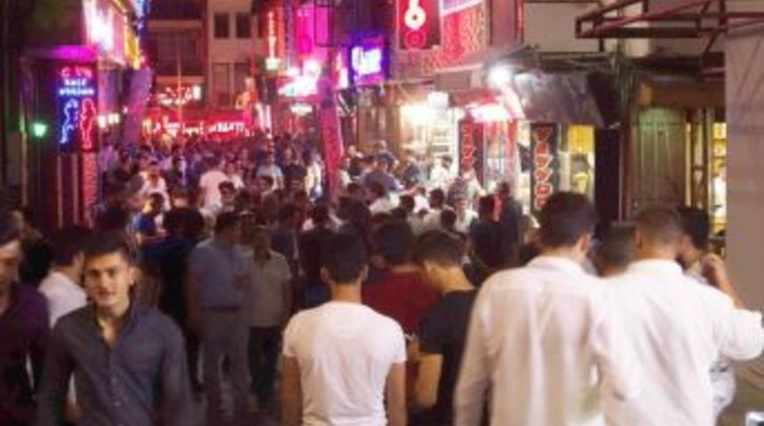 Kuşadası&rsquo;nda Bayramda Eğlence Sekt&ouml;r&uuml; Tavan Yaptı