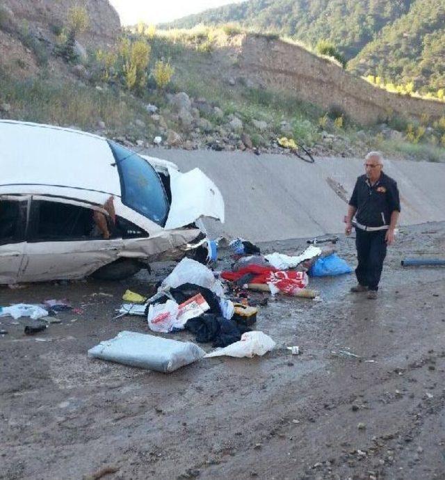 Koyulhisar'da Trafik Kazası: 2 Ölü