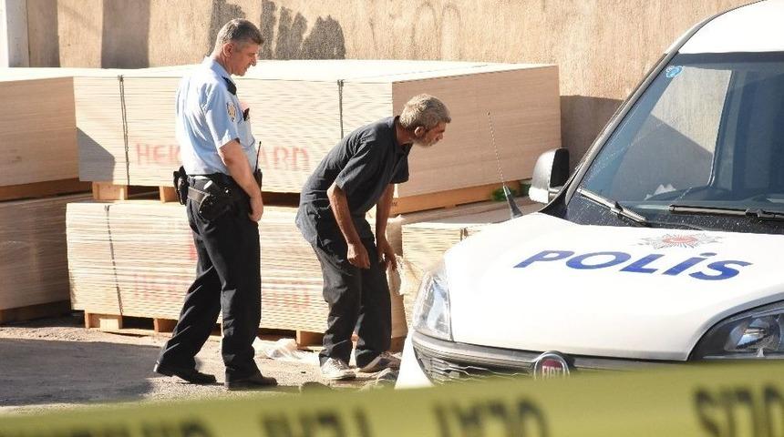 İzmir&rsquo;de Erkek Cesedi Bulundu