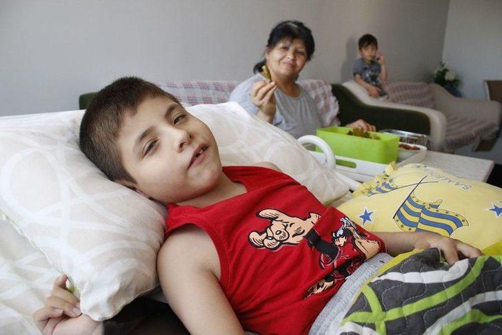 Fedakar Annenin Engelli Oğlu İçin Sardığı Yapraklar, Engelli Annelerine İlham Oldu G5