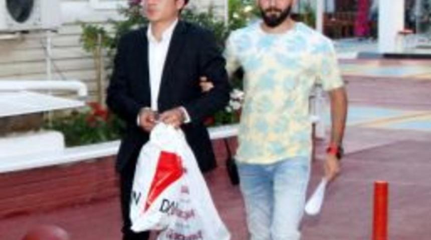 K&ouml;pekle Ev Basıp Polise Benzin Bidonuyla Direndi, Tutuklandı