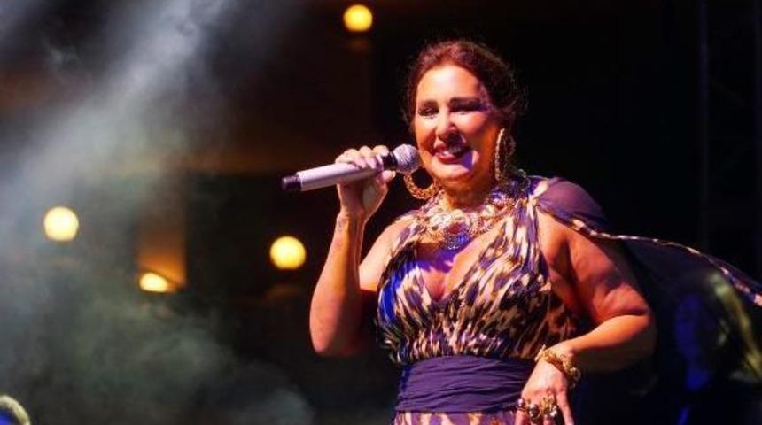 N&uuml;khet Duru: Sanatla Aşk Kardeş Gibidir