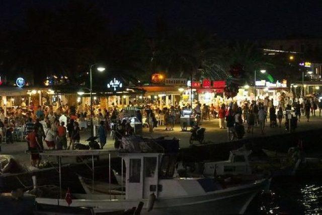 Bayramda Cunda Adası'na Tatilci Akını