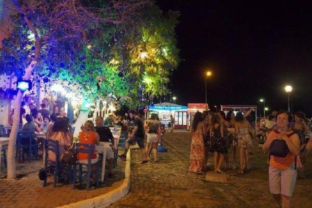 Bayramda Cunda Adası'na Tatilci Akını