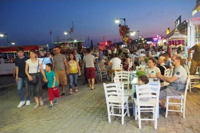 Bayramda Cunda Adası'na Tatilci Akını