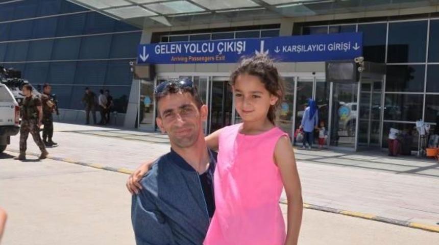 Yağmur, İstanbul Ve K&ouml;pr&uuml;y&uuml; Yakından G&ouml;r&uuml;p, Memleketine D&ouml;nd&uuml;