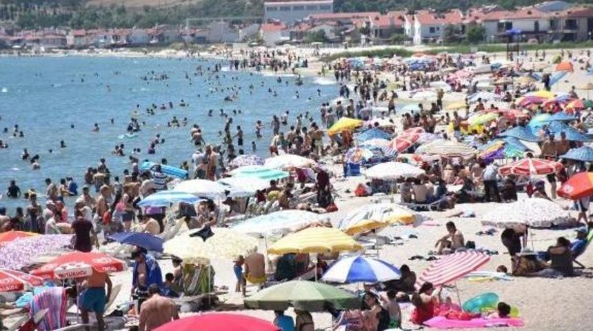 Marmara Ereğlisi'ndeki Sahiller Tatilcilerle Doldu