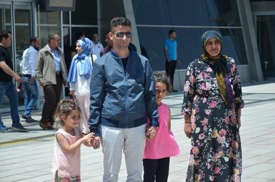 Hayali Ger&ccedil;ekleşen Y&uuml;ksekovalı Minik Yağmur Evine D&ouml;nd&uuml;